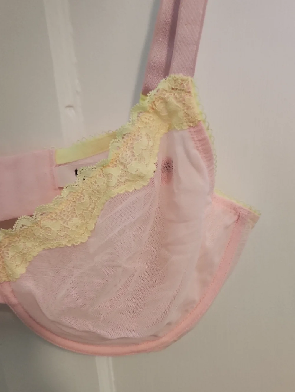 Victoria's Secret Pale Pink Underwire Bra with Yellow Lace Trim - Picture 3 of 5